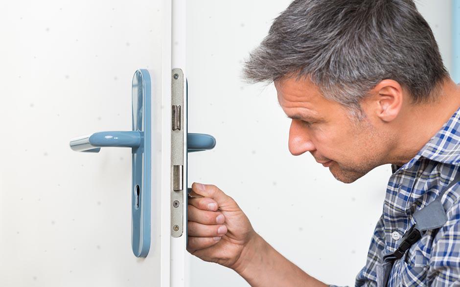 combien coute un serrurier pour ouvrir une porte Stains